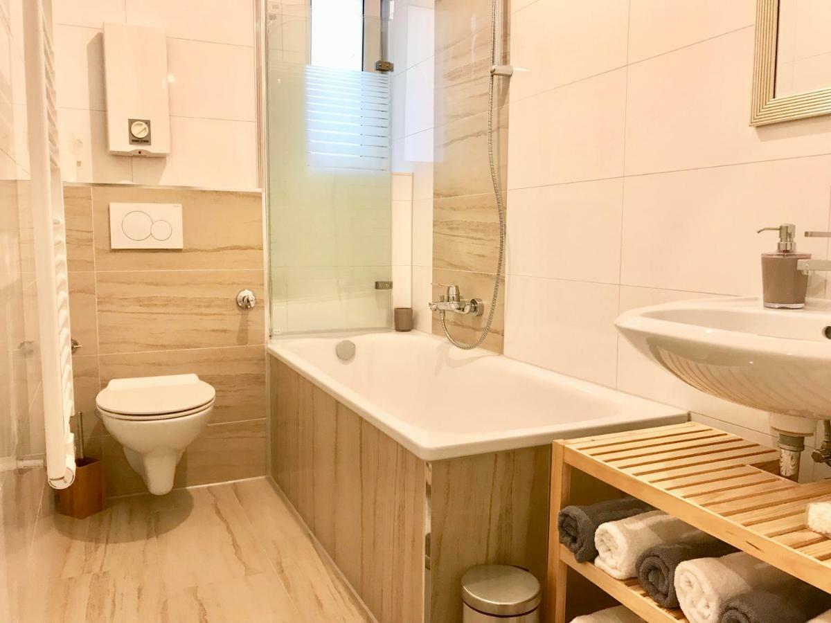Apartments - Free Parking - Wifi - Kitchen Essen Ngoại thất bức ảnh